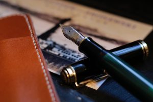 I used the rainy sunday to craft this cover for the Pelikan Souverän M-1000 fountain pens. The order was to create an open one so it will be mainly used on the desk, ready to be used anytime. https://www.alexandervonbronewski.de