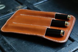 I used the rainy sunday to craft this cover for the Pelikan Souverän M-1000 fountain pens. The order was to create an open one so it will be mainly used on the desk, ready to be used anytime. https://www.alexandervonbronewski.de