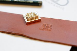 avb-manufaktur-logo-neu-greta-von-bronewski-design-grafik-6529
